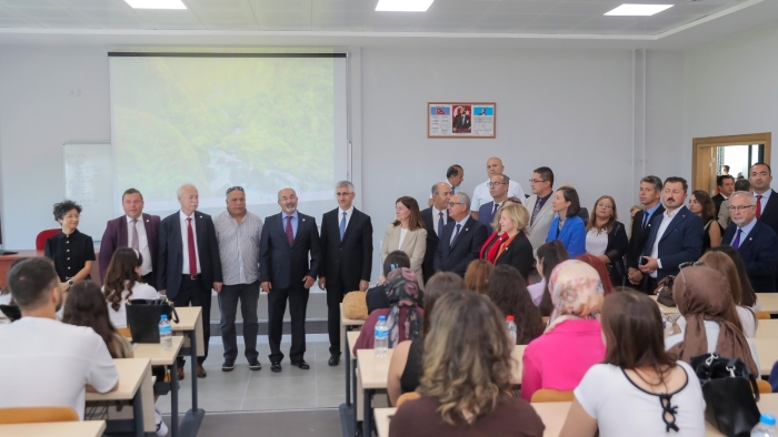TÜ SAĞLIK BİLİMLERİ FAKÜLTESİNDE YENİ AMFİLER AÇILDI